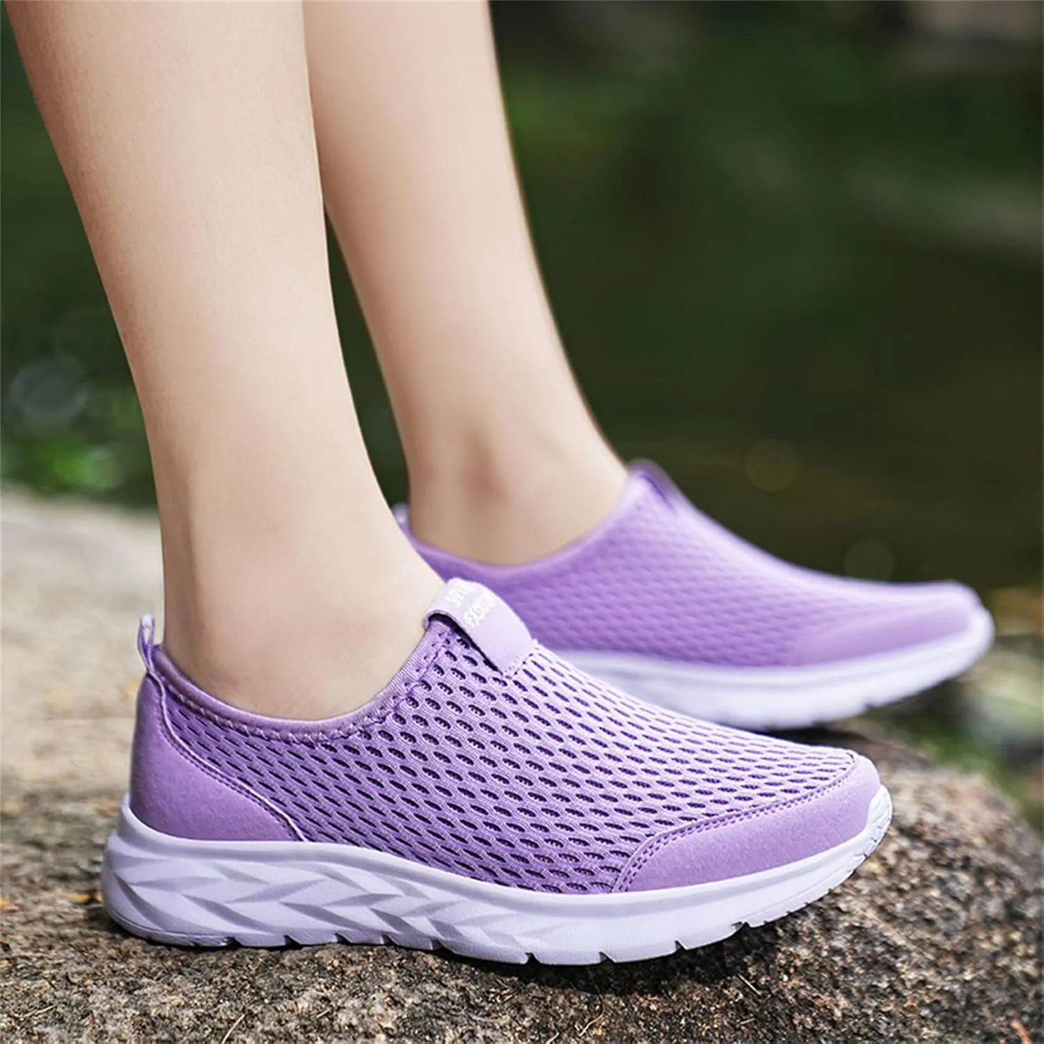 Breathable Walking Shoes for Women Stretch Cushion Sports Shoes Lightweight Flying Mesh Shoes for Elderly Women