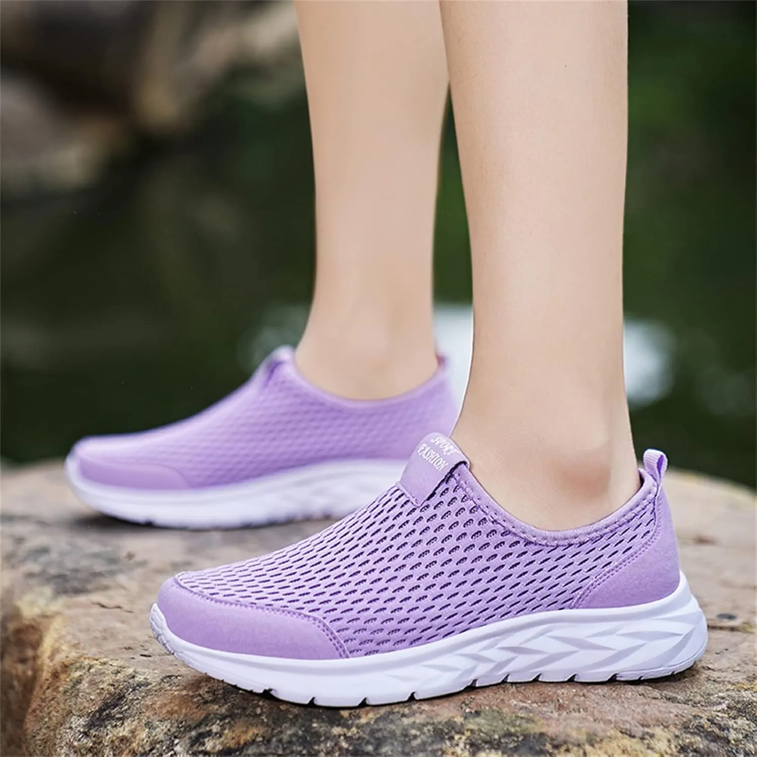 Breathable Walking Shoes for Women Stretch Cushion Sports Shoes Lightweight Flying Mesh Shoes for Elderly Women