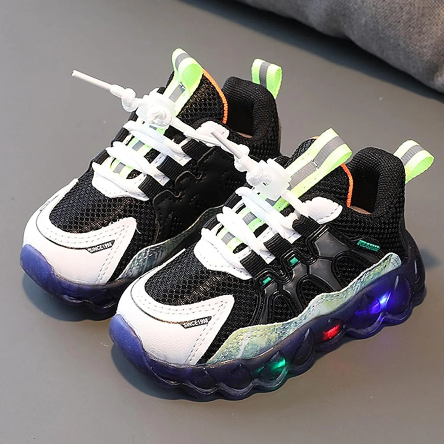 Toddler Girls Boys LED Flashing Sneakers Kids Lightweight Mesh Breathable Soft Sole Casual Sport Shoes for School